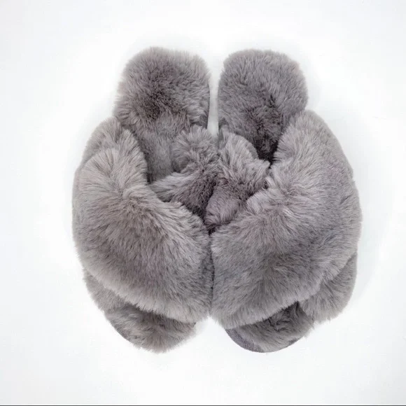 Loft gray criss cross fuzzy slippers, size 5-6 - Picture 1 of 6